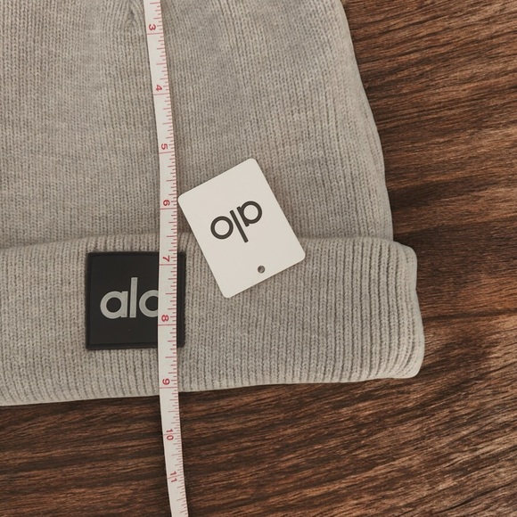 ALO Yoga Gray Knit Beanie - Picture 4 of 5